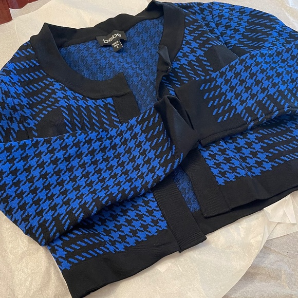 NWOT! Bebe Cobalt Blue & Black Houndstooth Cropped Cardigan SMALL Web Exclusive - Picture 16 of 16